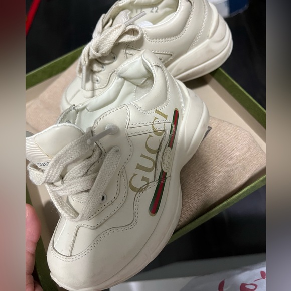 AUTHENTIC TODDLER SIZE 22 GUCCI LEATHER SNEAKERS - Picture 3 of 6